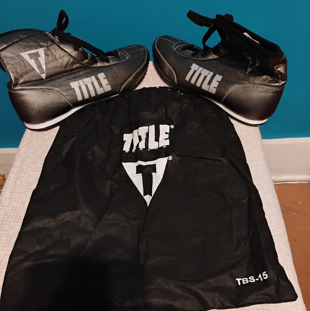Title Boxing Shoes with Bag